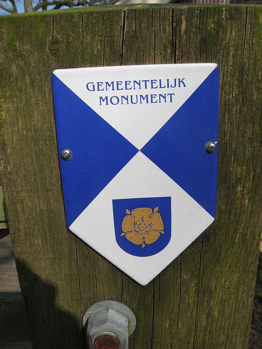 Schildje van een gemeentelijk monument in Rozendaal
