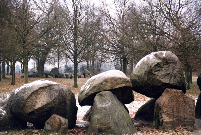 Terrein met hunebedden D17 en D18 in Rolde