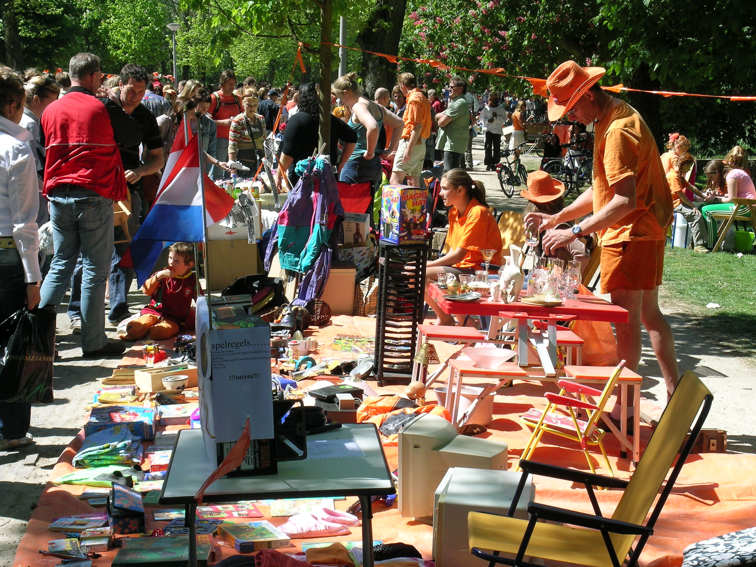 Vrijmarkt met Koninginnedag in het Vondelpark (Amsterdam) in 2007