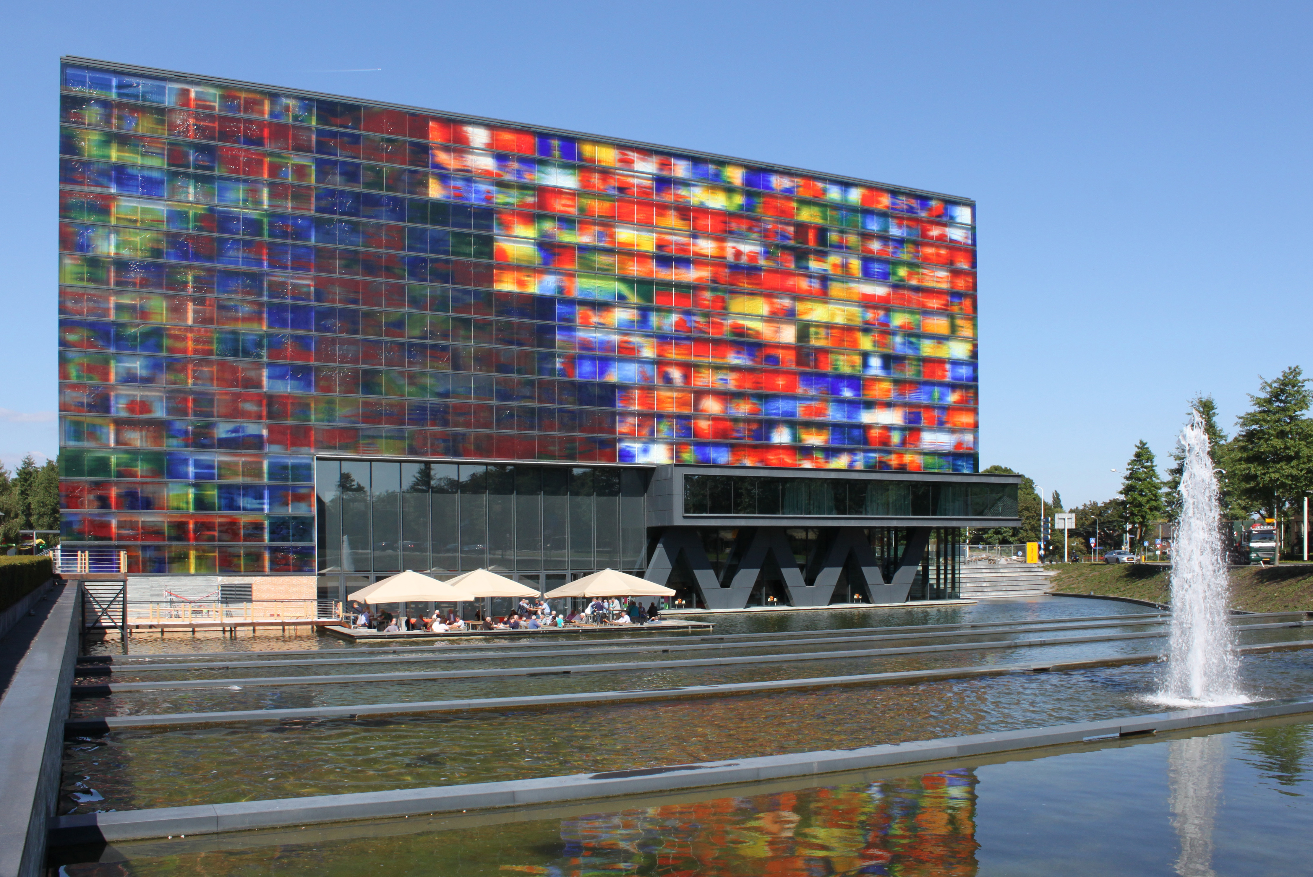 Exterieur van het Nederlands Instituut voor Beeld en Geluid