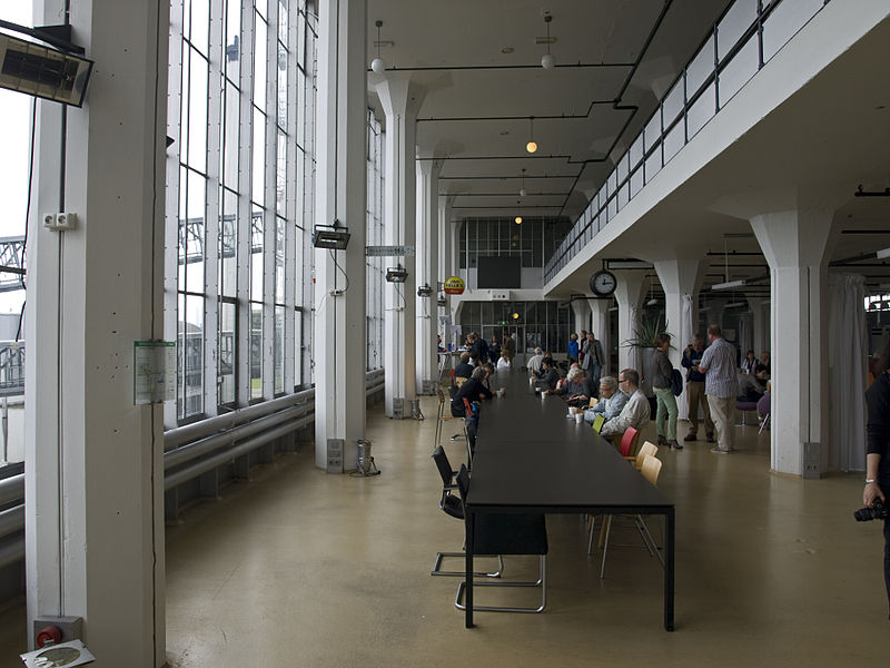 Bezoekers in de Van Nellefabriek (Rotterdam) tijdens Open Monumentendag