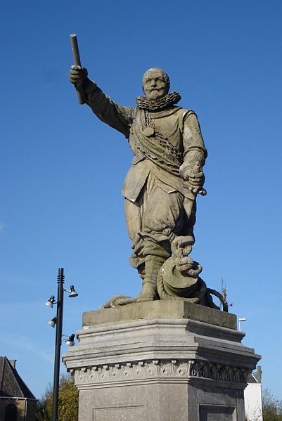 Standbeeld van Piet Heyn uit 1870 in Delfshaven (Rotterdam)