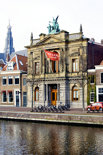 Exterieur van het Teylers Museum in Haarlem
