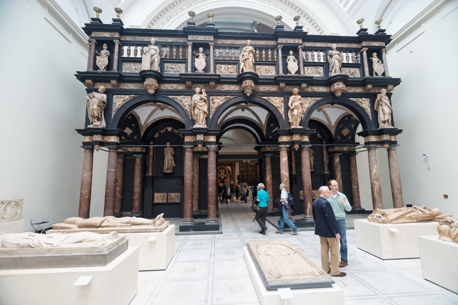 Oksaal van de Sint-Janskathedraal uit Den Bosch in het Victoria & Albert Museum in Londen